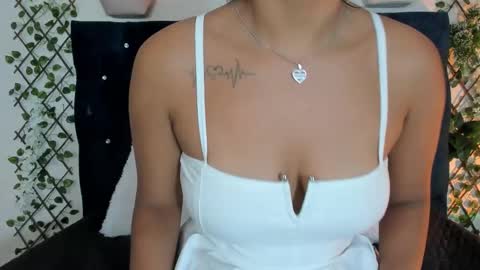 Snapshot of violett__rousee chatting on 11-06-25, 04:19 violett rousee online show from 11-06-25, 04:19