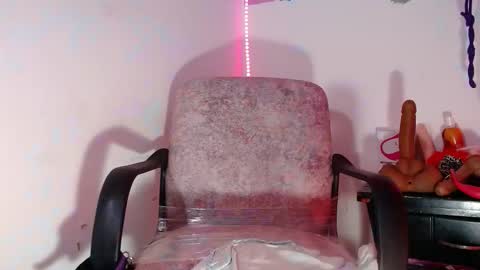 Snapshot of violett_ass chatting on 10-11-25, 10:52 Samantha y jhons online show from 10-11-25, 10:52