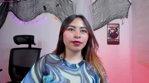 Snapshot of violett_red chatting on 10-13-25, 09:15 Violeta online show from 10-13-25, 09:15