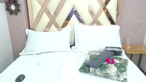 Snapshot of violett_salvatore chatting on 10-09-25, 04:05 V I O L E T T E online show from 10-09-25, 04:05