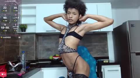 V I O L E T T E  online show from 01-07-26, 03:25