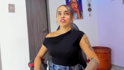 Snapshot of violettaa__ chatting on 11-25-25, 11:16 Violetta online show from 11-25-25, 11:16