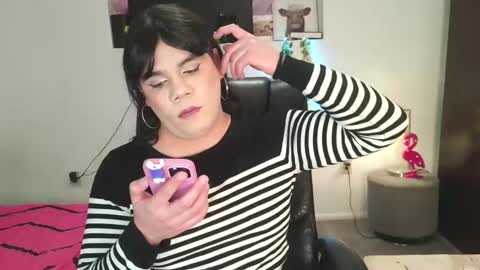 Snapshot of violettacam69 chatting on 02-09-25, 06:11 violettacam69 online show from 02-09-25, 06:11