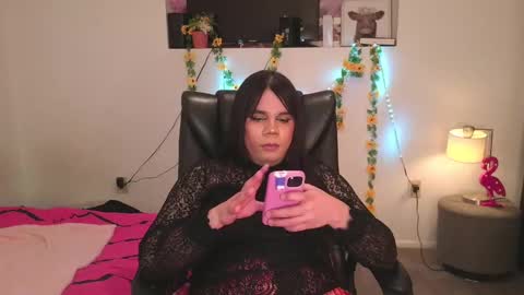 Snapshot of violettacam69 chatting on 02-11-25, 01:30 violettacam69 online show from 02-11-25, 01:30
