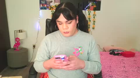 Snapshot of violettacam69 chatting on 02-28-25, 10:20 violettacam69 online show from 02-28-25, 10:20