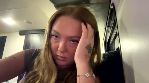 Snapshot of violettblakee chatting on 09-19-25, 01:40 Violet Blake online show from 09-19-25, 01:40