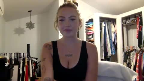 Snapshot of violettblakee chatting on 11-20-25, 03:28 Violet Blake online show from 11-20-25, 03:28