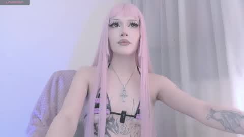 Snapshot of violettbones chatting on 03-27-26, 06:41 Violett online show from 03-27-26, 06:41