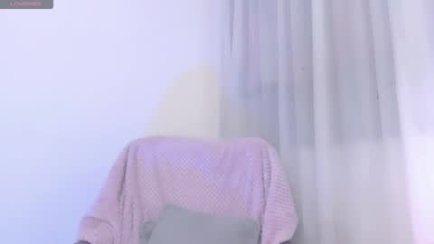 Snapshot of violettbones chatting on 03-27-26, 08:48 Violett online show from 03-27-26, 08:48