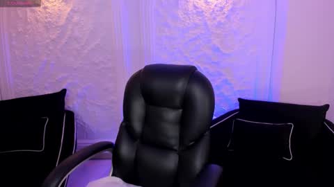 Violett Castel online show from 10-13-25, 06:52