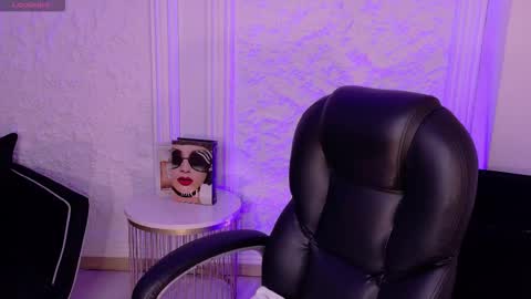 Violett Castel online show from 01-14-26, 07:30