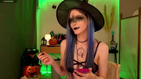 violettessa online show from 10-28-25, 02:09