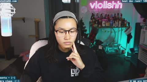 follow me on twitter violishh and ig violishh  online show from 12-18-24, 08:03