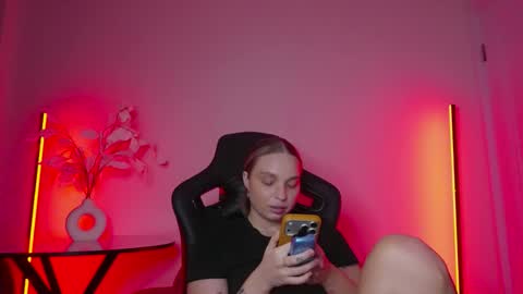 Violla online show from 12-14-25, 01:49