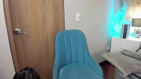 Snapshot of viollet_xoxo chatting on 11-28-25, 12:57 VIOLLET online show from 11-28-25, 12:57