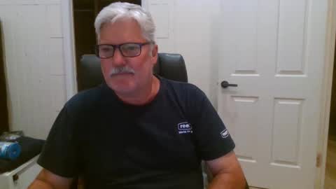 Snapshot of viper654321 chatting on 10-15-25, 08:03 viper654321 online show from 10-15-25, 08:03