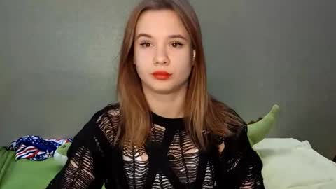 Mia online show from 10-18-25, 10:05