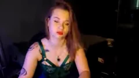 Mia online show from 10-22-25, 01:00