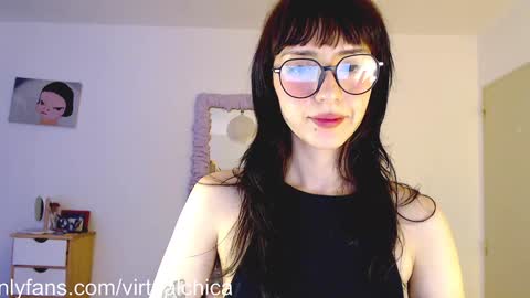 Snapshot of virtualchica chatting on 01-22-25, 02:15 Minerva online show from 01-22-25, 02:15