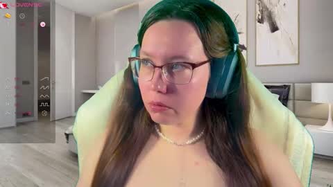 Snapshot of visecret chatting on 10-19-25, 02:18 Victoria Romans online show from 10-19-25, 02:18