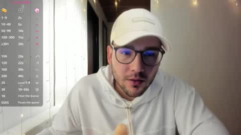 Vito Ferrer online show from 12-23-25, 01:47