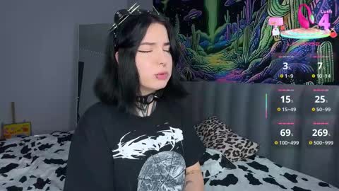 Vivi   online show from 10-14-25, 04:02