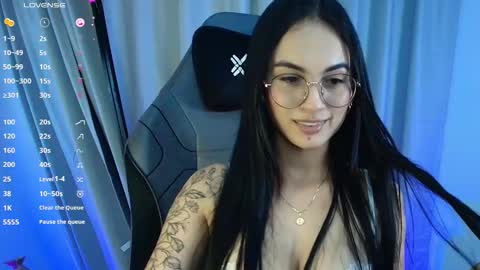 Vivian online show from 12-16-25, 03:33