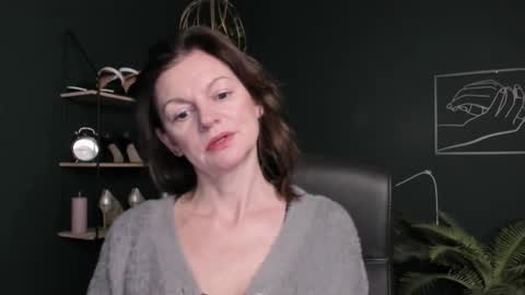 Vivian online show from 10-24-25, 06:43