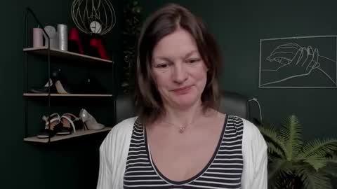 Vivian online show from 11-22-25, 08:13