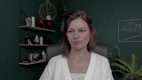 Snapshot of vivian_dream chatting on 11-27-25, 07:32 Vivian online show from 11-27-25, 07:32