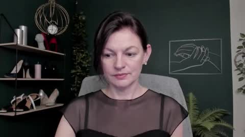 Snapshot of vivian_dream chatting on 12-15-25, 08:18 Vivian online show from 12-15-25, 08:18