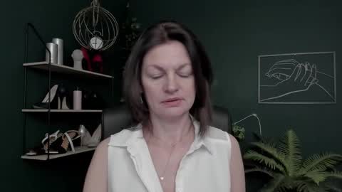 Snapshot of vivian_dream chatting on 12-17-25, 08:20 Vivian online show from 12-17-25, 08:20