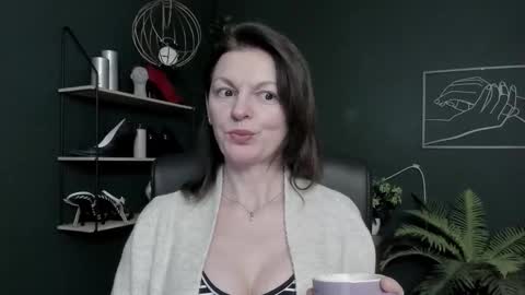 Snapshot of vivian_dream chatting on 02-10-26, 07:01 Vivian online show from 02-10-26, 07:01