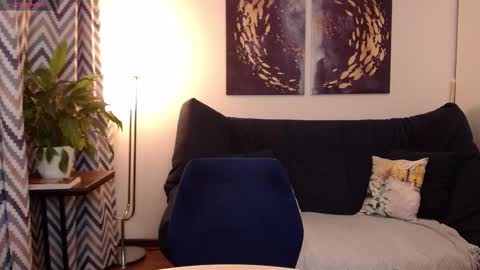 Vivian online show from 11-23-25, 06:19