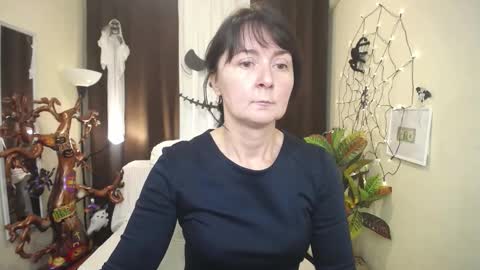 vivianguchih online show from 10-12-25, 06:23