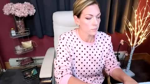 VivianLuxe online show from 11-01-25, 09:28