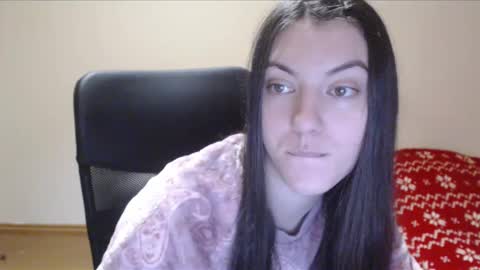 Vivian Gray online show from 12-19-24, 05:08