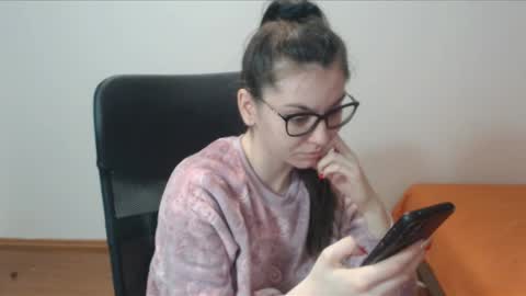 Vivian Gray online show from 02-04-25, 04:29