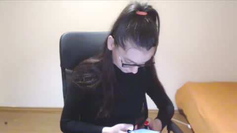Vivian Gray online show from 02-06-25, 04:58