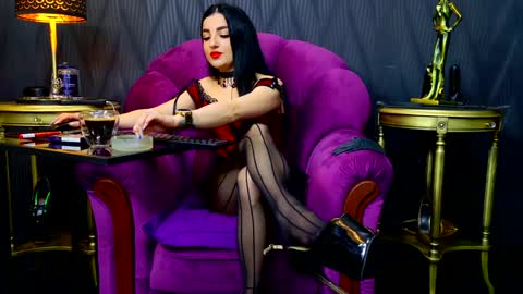 Vivian Reeve online show from 12-17-24, 12:54