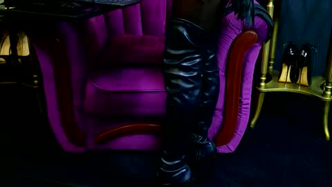 Vivian Reeve online show from 10-23-25, 05:51