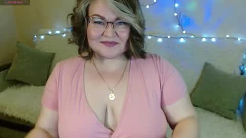 Snapshot of vivien__wet chatting on 02-04-25, 08:06 Vivien online show from 02-04-25, 08:06