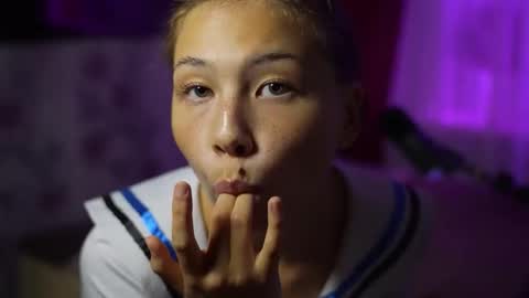 Snapshot of vivien_cutie chatting on 09-15-25, 03:56 vivien_cutie online show from 09-15-25, 03:56