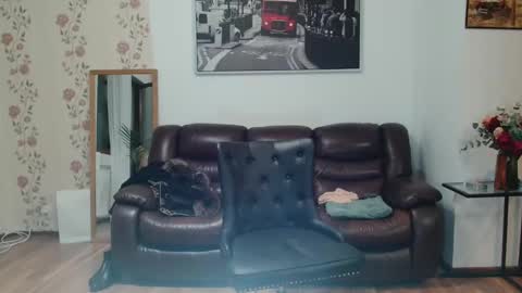 vivienne online show from 02-20-25, 07:19