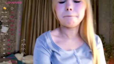 Snapshot of viviesunn chatting on 11-06-25, 10:05 Mia Skaidrite online show from 11-06-25, 10:05