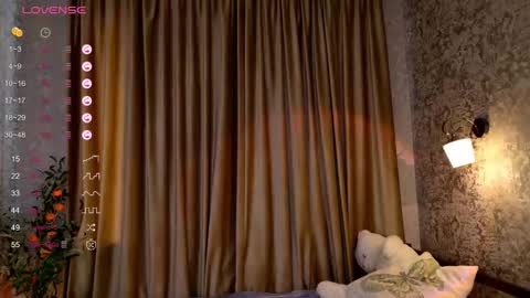 Snapshot of viviesunn chatting on 11-09-25, 09:29 Mia Skaidrite online show from 11-09-25, 09:29