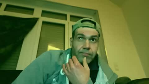 voyeuredeluxe online show from 03-20-26, 11:53