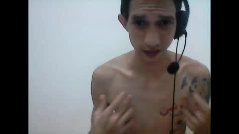 Snapshot of vuil3st7764 chatting on 11-26-25, 02:40 un4g1v3n 22 online show from 11-26-25, 02:40