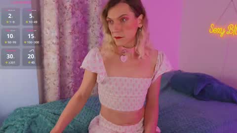 Vikky online show from 02-13-25, 01:19