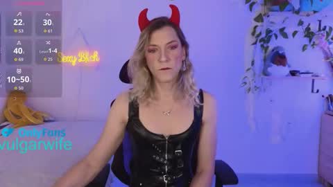 Vikky online show from 11-02-25, 01:24